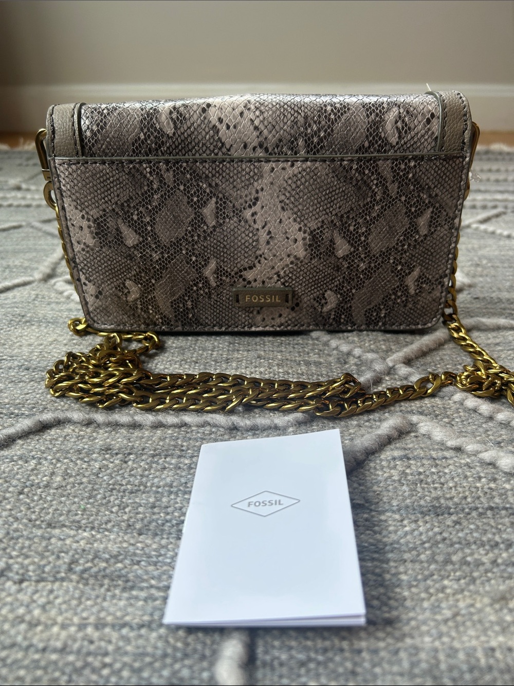 NWT Authentic Fossil Ainsley Snake-Print Clutch/Wallet w Detachable Chain - Picture 6 of 16